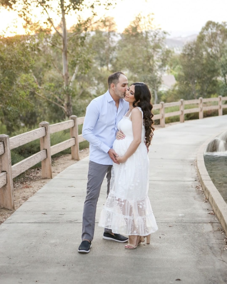 Maternity Photo on a path in Santa Clarita, Santa Clarita Pregnancy Photo, Husband kissing pregnant wife, Diana Henderson Photography, Los Angeles Pregnancy Photographer