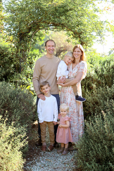 Diana Henderson Photography, Best Los Angeles Family Photographer, What to wear for a family photography session, How to dress my family for a photo shoot, Los Angeles Family Photographer, Arlington Garden Pasadena