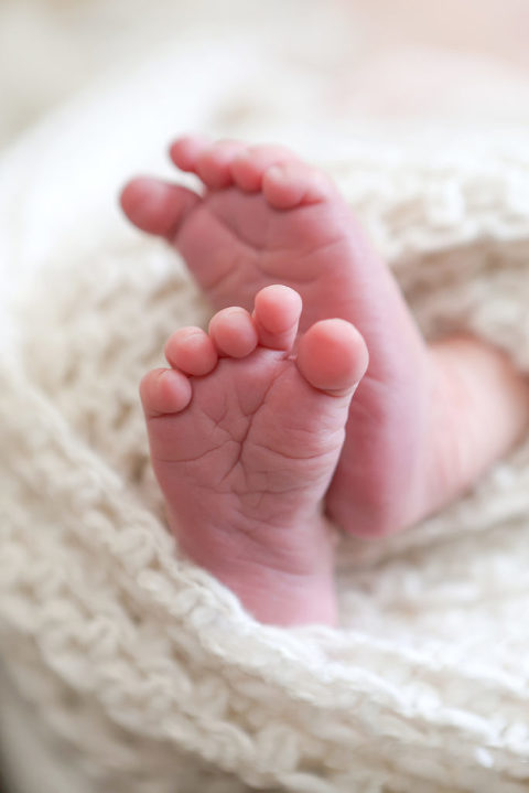 Newborn Baby Photography, Close up of newborn baby feet, Newborn Photography Los Angeles